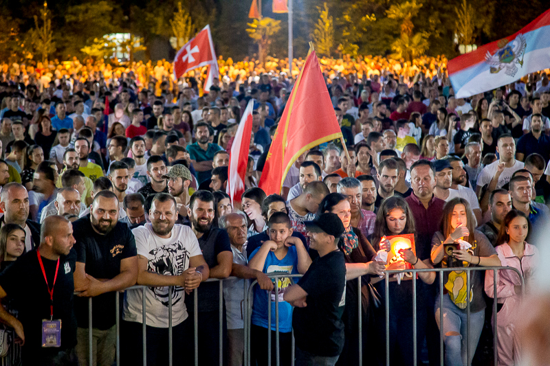 Φοιτητές στο Μαυροβούνιο: “Δεν θα παραδώσουμε τα ιερά μας”