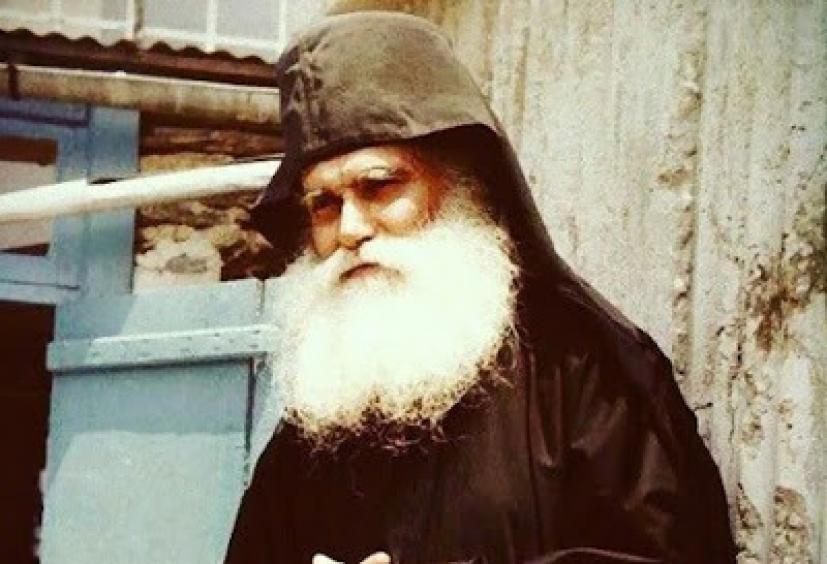 “Τίποτες, ούτε ένα σκουλήκι δεν είσαι”