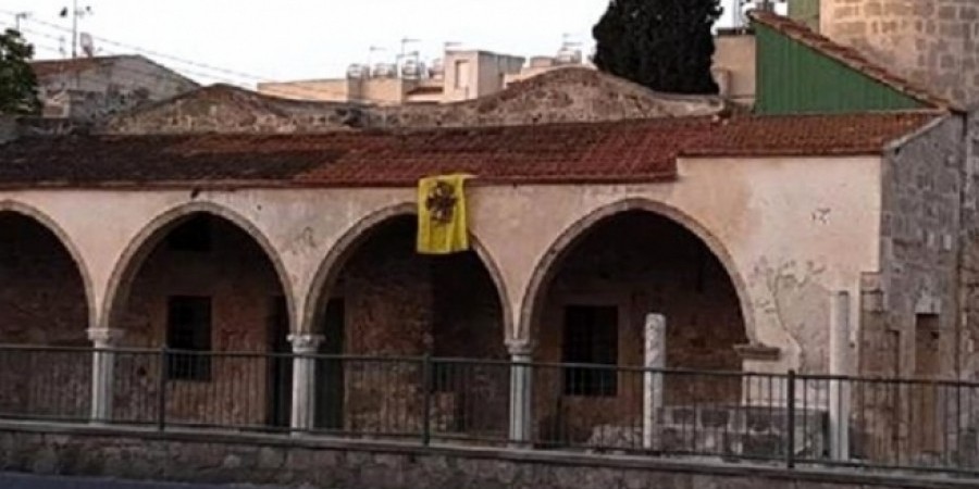 Ενοχλημένοι οι Τουρκοκύπριοι από ύψωση βυζαντινής σημαίας στη Λάρνακα