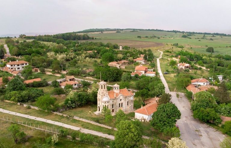 История за вярата, за храма на село, за ентусиазма и доброволния труд