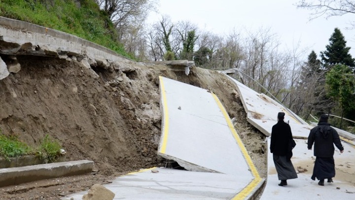 Συνεχίζονται οι εργασίες αποκατάστασης στο Άγιο Όρος