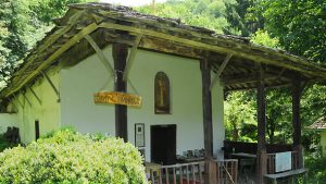 Днес се обновява ремонтираният скит на Троянския манастир