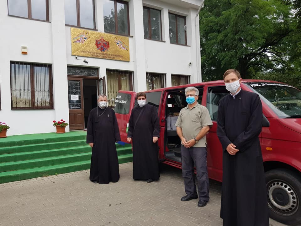 Parohiile din protopopiatul Sascut au venit în ajutorul vârstnicilor aflați în carantină la Hârja