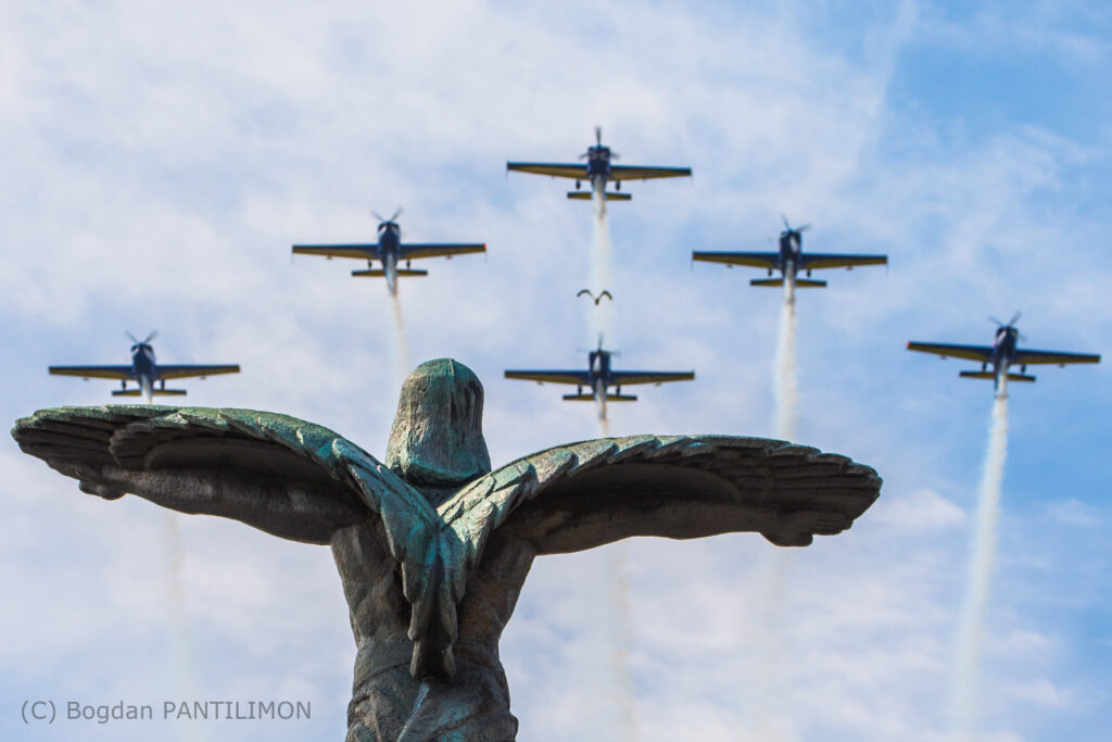 Ceremonie de Ziua Aviației și a Forțelor Aeriene Române la Monumentul Eroilor Aerului din Capitală