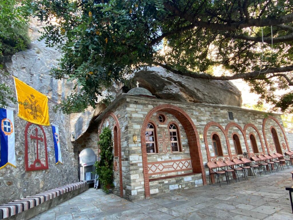 Πανήγυρις στο κελί του Αγίου Διονυσίου (ΒΙΝΤΕΟ – ΦΩΤΟ)