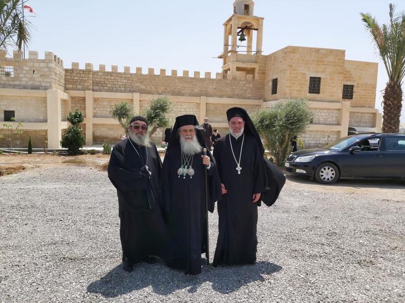 البطريرك ثيوفيلوس الثالث يترأس قدّاساً على الأراضي التي استعادها البطريركية من الجيش الاسرائيلي بالأغوار