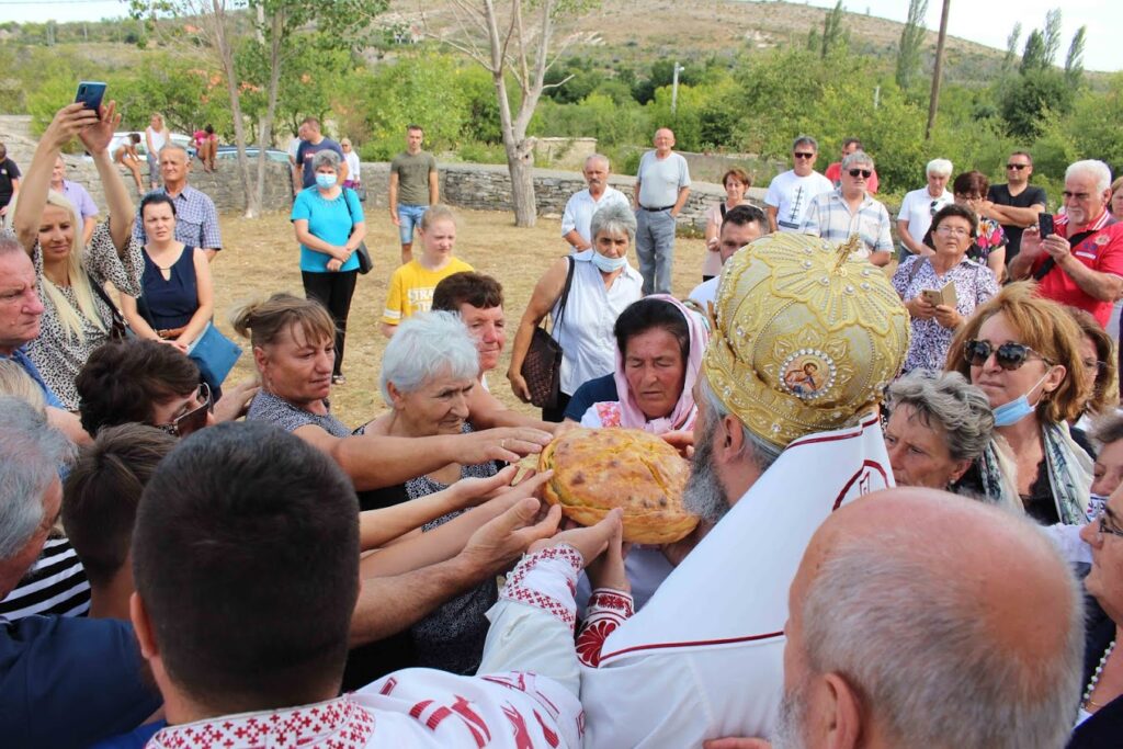 Владика Никодим богослужио у Кожловцу