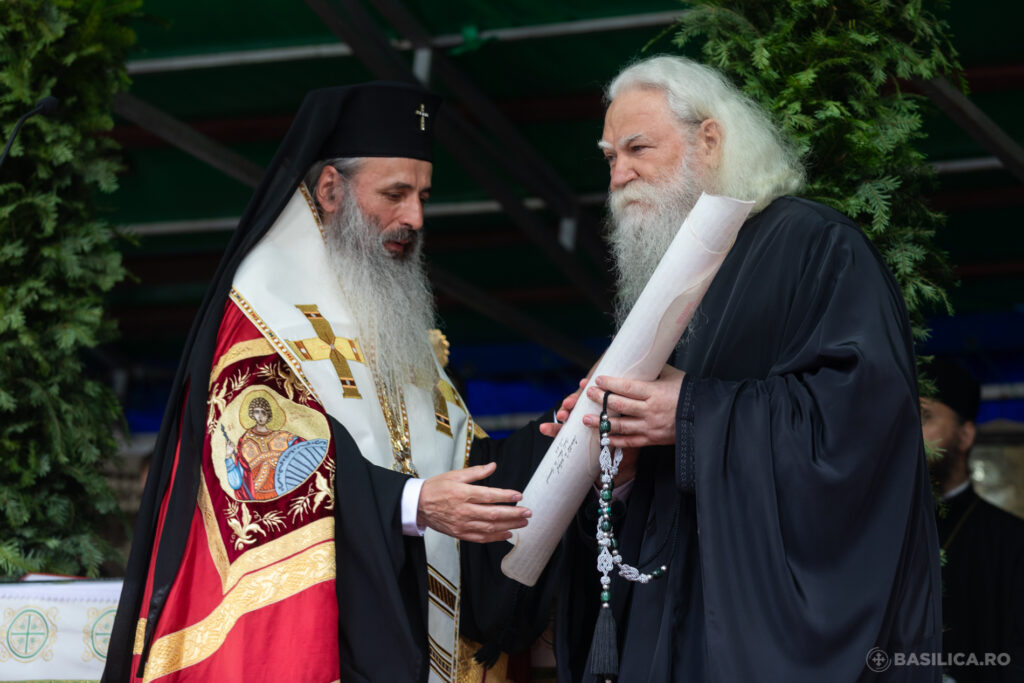 New Archbishop Calinic enthroned in Suceava during solemn cermony