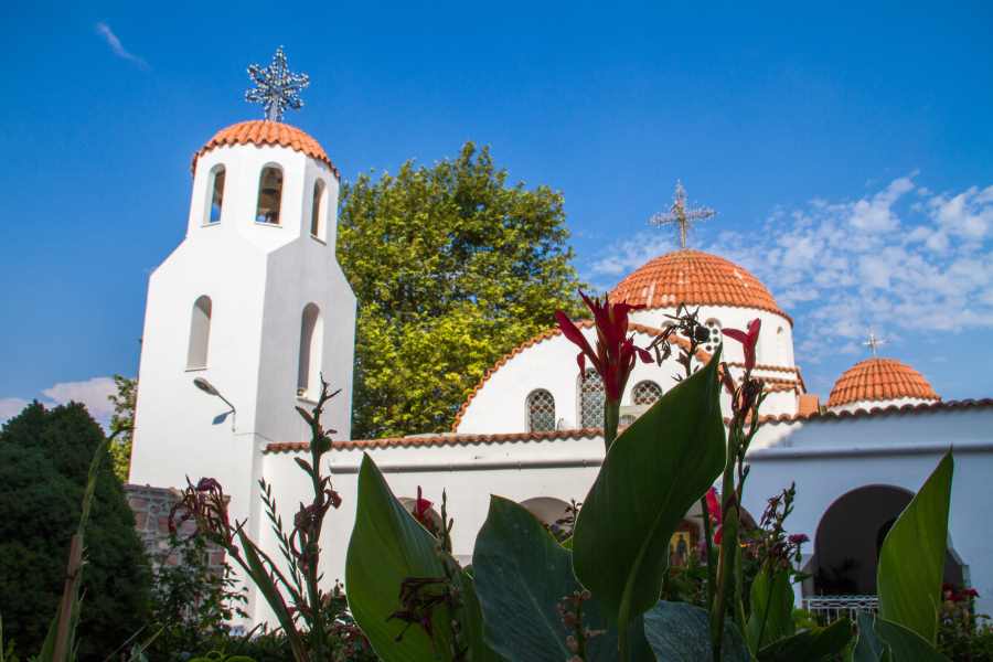 Голям пожар бушува край манастира „Св. Рафаил“, Митилини