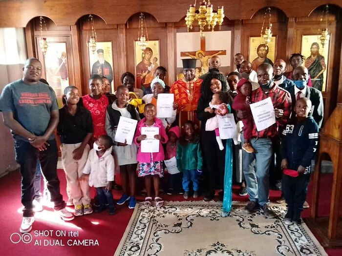 Саборно крштење деце у Зимбабвеу