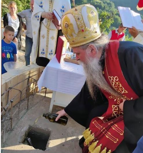 Θεμελίωσε Ιερό Ναό ο Επίσκοπος κ. Ιωαννίκιος
