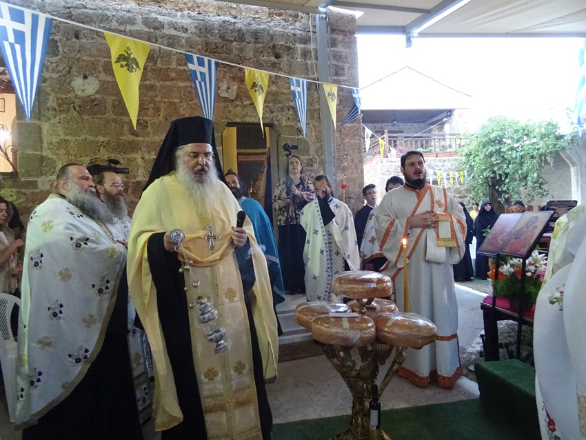 Με ύμνους & ψαλτοτράγουδα η γιορτή του Προφήτη Ηλία στις Ι. Μ. της Κορίνθου