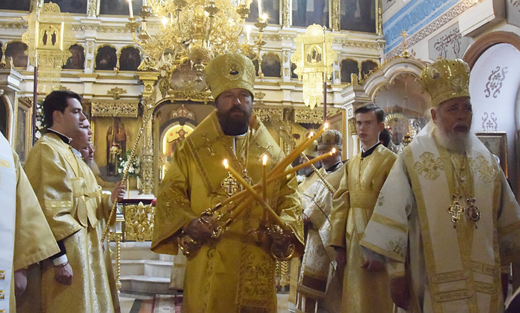 Митрополит Иларион совершил богослужение на Подворье Сербской Православной Церкви в Москве