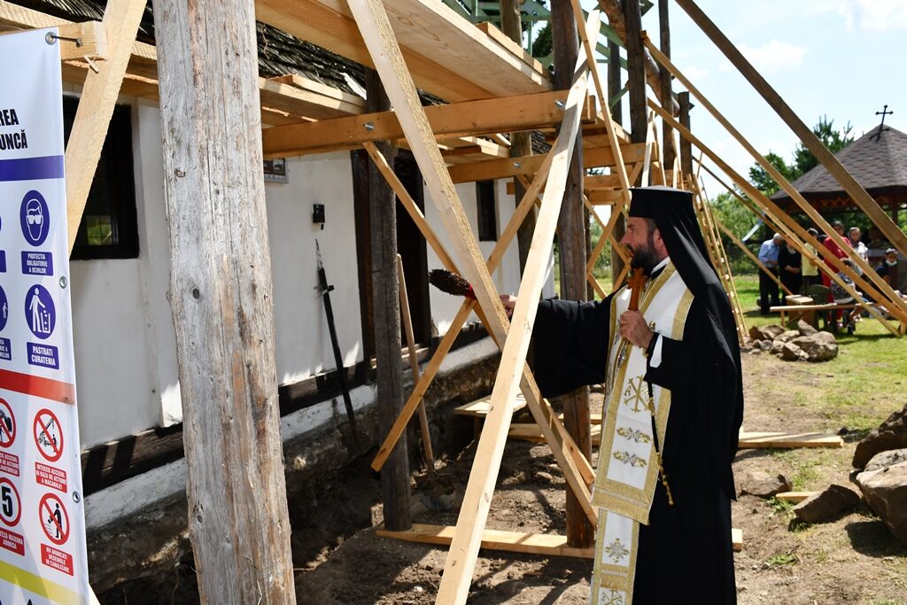 Voroneţul Banatului” intră în renovare. Episcopul Lucian a binecuvântat începerea lucrărilor