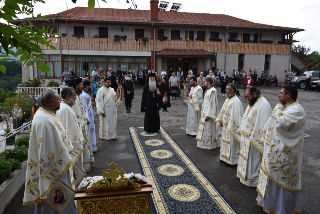 Episcopul Nicodim s-a rugat Sfintei Ana şi Fiicei ei pentru încetarea epidemiei de coronavirus