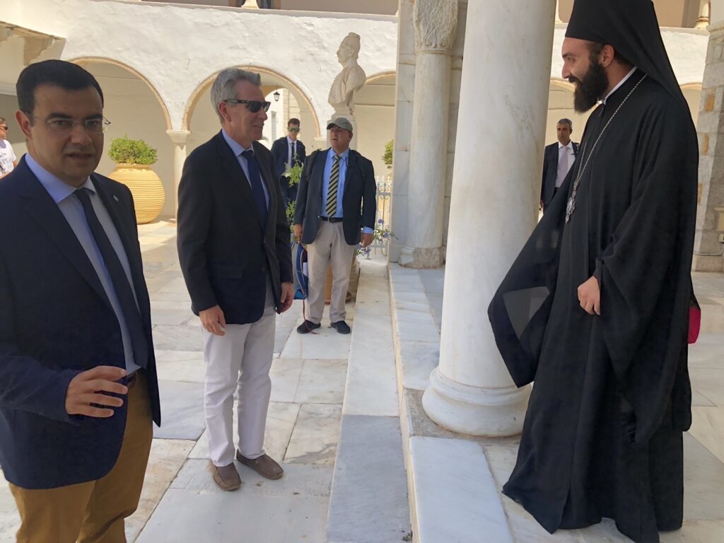 Στη Μητρόπολη Ύδρας ο Αμερικανός Πρέσβης