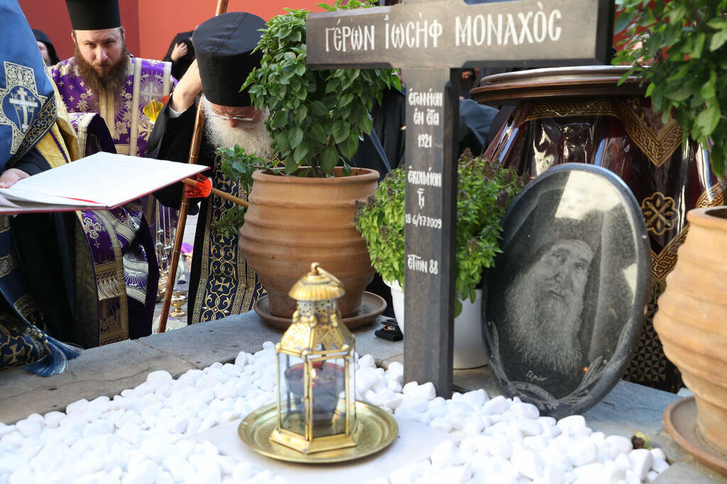 S-au împlinit 11 ani de la trecerea în veșnicie a starețului Iosif Vatopedinul