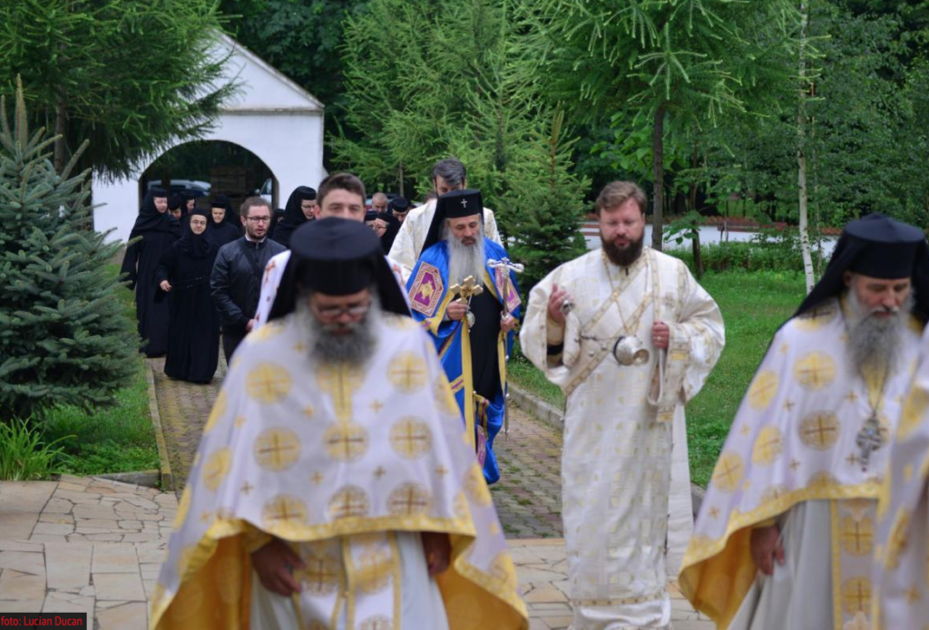 Părintele Mitropolit Teofan a slujit la Mănăstirea Miclăușeni