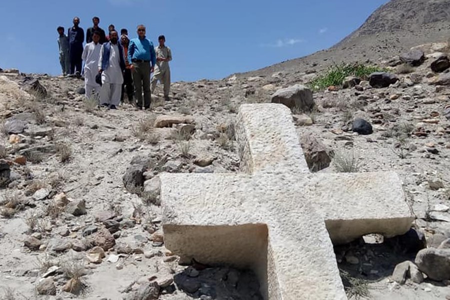 O cruce veche de peste un mileniu descoperită în Pakistan atestă vechimea creștinismului în regiune