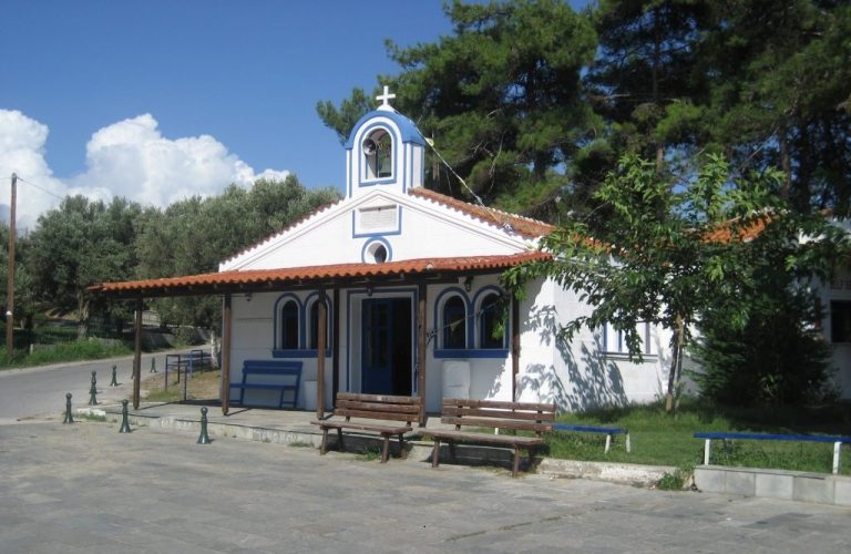 “Έρχονται από την Τουρκία… και ζητούν να τους δώσω αγίασμα”