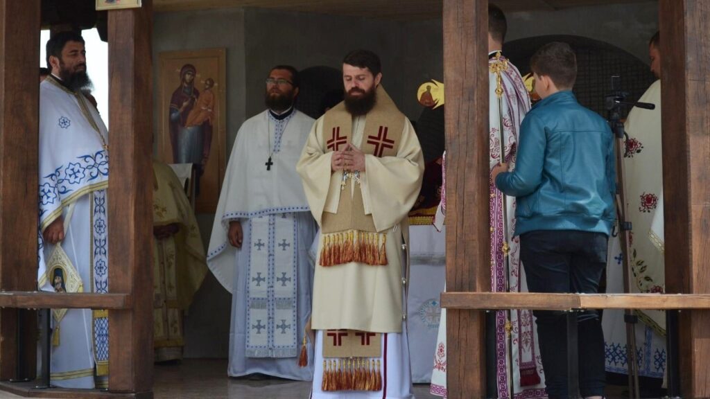 Sărbătoare în Beclean, la singura mănăstire din țară închinată Sf. Paisie Aghioritul