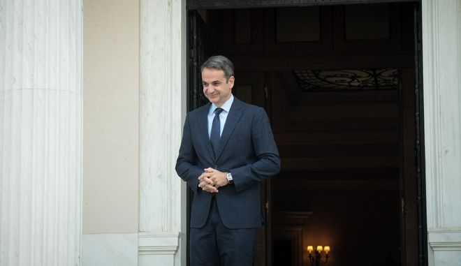 Τους πολιτικούς αρχηγούς ενημερώνει ο πρωθυπουργός