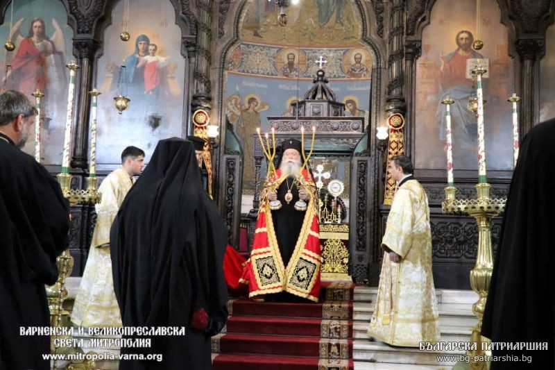 Митрополит Йоан и Ловчанският митрополит Гавриил съслужиха света Литургия във Варна