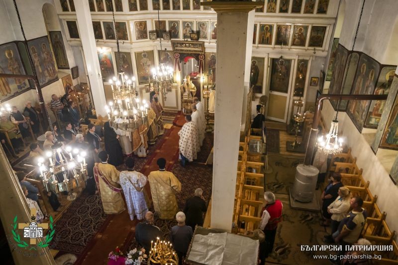 В храм „Успение Богородично“ в с. Марица бе извършена архиерейска св. Литургия