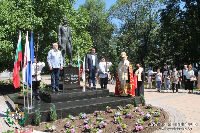 В Сливница тържествено бе открит паметник на Иван Вазов