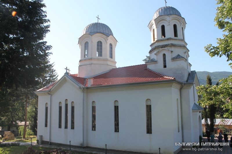 Архиерейска света Литургия в храм “Св. ап. Петър и Павел”, гр. Своге