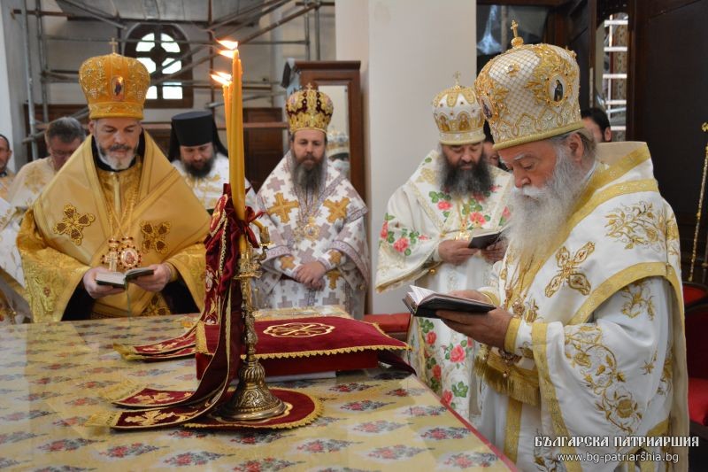 Тържествена св. Литургия по повод седемдесетгодишнината на Ловчанския митрополит Гавриил