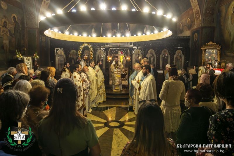 Храмов празник с архиерейска св. Литургия в чест на светите мъченици Кирик и Юлита в гр. Банкя