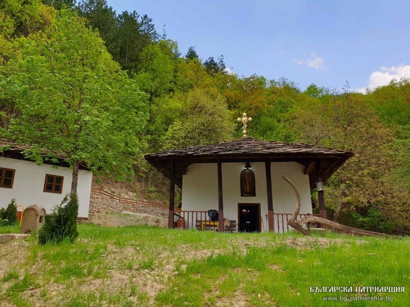 ПОКАНА ЗА ОБНОВЛЕНИЕТО НА СКИТ “СВ. НИКОЛА” ПРИ ТРОЯНСКИЯ МАНАСТИР