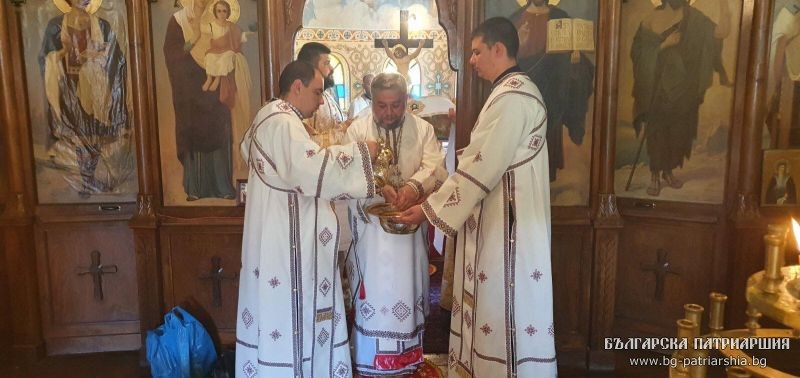 В с. Ягода се поклониха пред частица от мощите на св. Пантелеймон