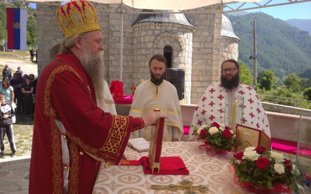 Владика Јоаникије у Велици: Невина крв Величких мученика помијешана са Христовом голготском жртвом оплемењује и опомиње