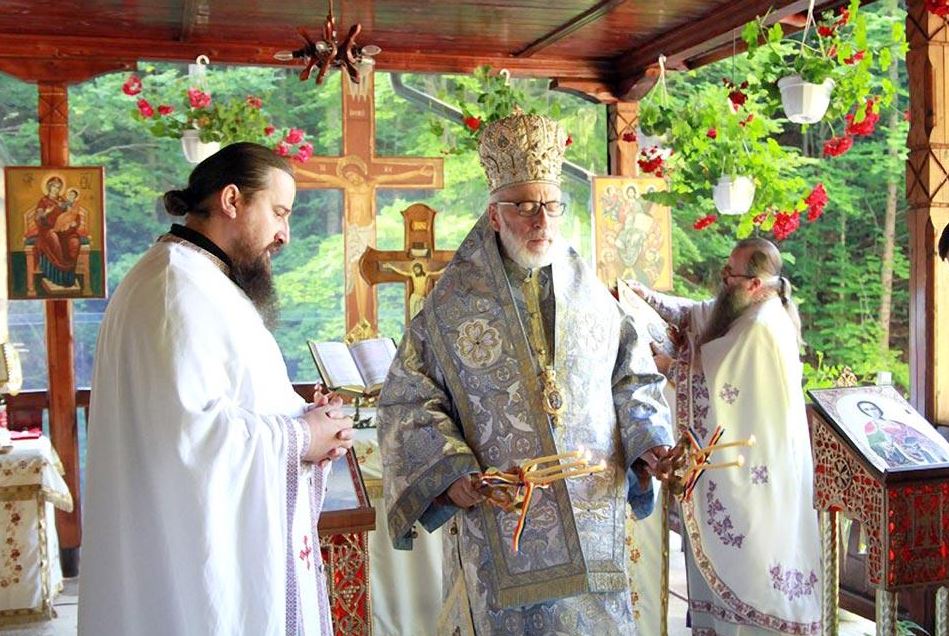 Zi de sărbătoare la schitul de la cota 1000 de pe Transfăgărășan