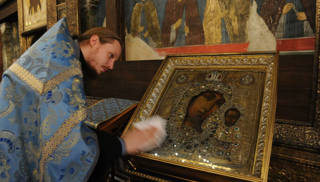 Православные отмечают праздник в честь Казанской иконы Богородицы