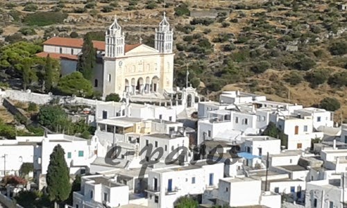 Ζωντανά από τις Λεύκες της Πάρου – Πένθιμα οι καμπάνες