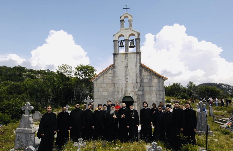 Η Αστυνομία εμπόδισε κληρικούς να μεταβούν σε ναό
