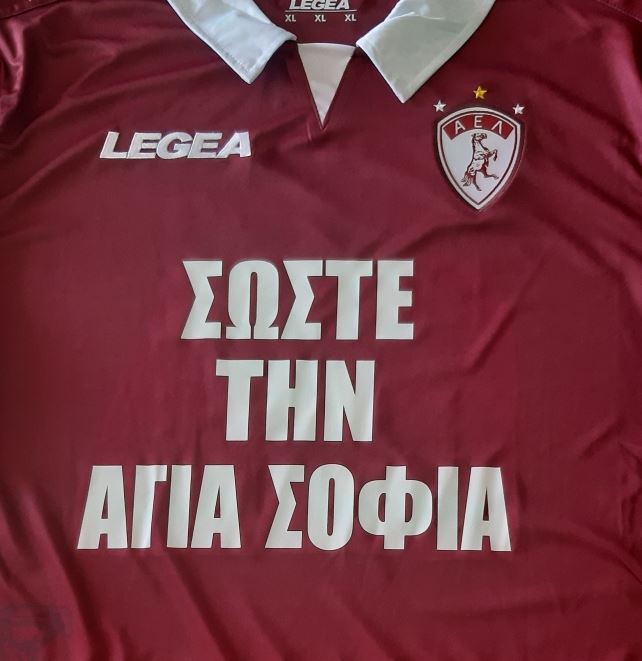 Η ΦΩΤΟΓΡΑΦΙΑ ΤΗΣ ΗΜΕΡΑΣ: Μία φανέλα για την Αγιά Σοφιά