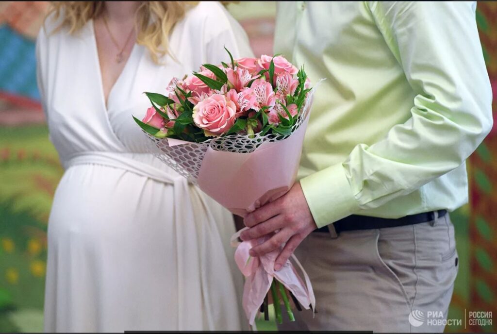 Παρένθετη μητρότητα και εμπορία βρεφών