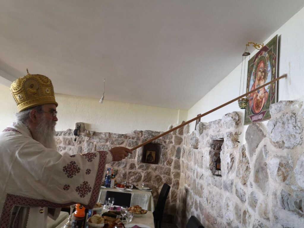 Митрополит Амфилохије богослужио у манастиру Војнићу