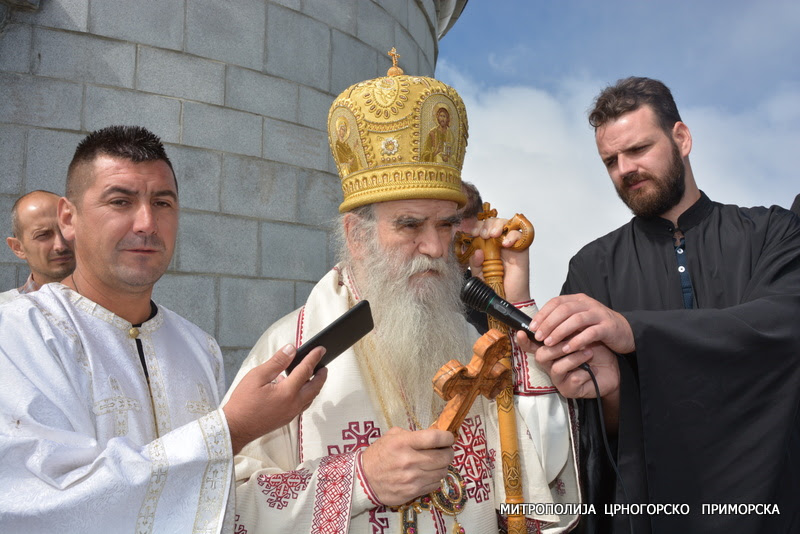 “Το Μαυροβούνιο βυθίζεται όλο και πιο βαθιά στην άβυσσο”