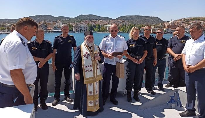 Πλοίο της FRONTEX ευλόγησε ο Επίσκοπος Τουλσέας στη Μυτιλήνη