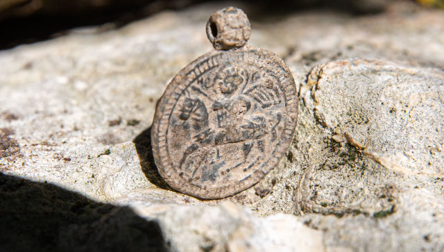 Ανακαλύφθηκε βυζαντινό μετάλλιο στην Κριμαία