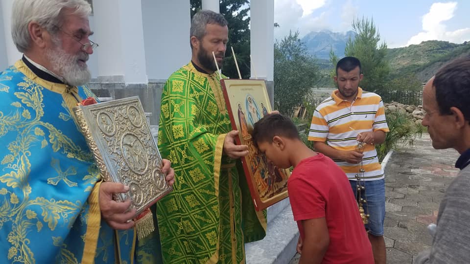 U festua edhe kete vit e kremtja e Shperfytyrimit te Shpetimtarit dhe Zotit tone Jisu Krisht, e njohur si festa e Shen Sotirit ose Metamorfozes ne famulline e qytetit te Gramshit, emrin te cilen mban kisha