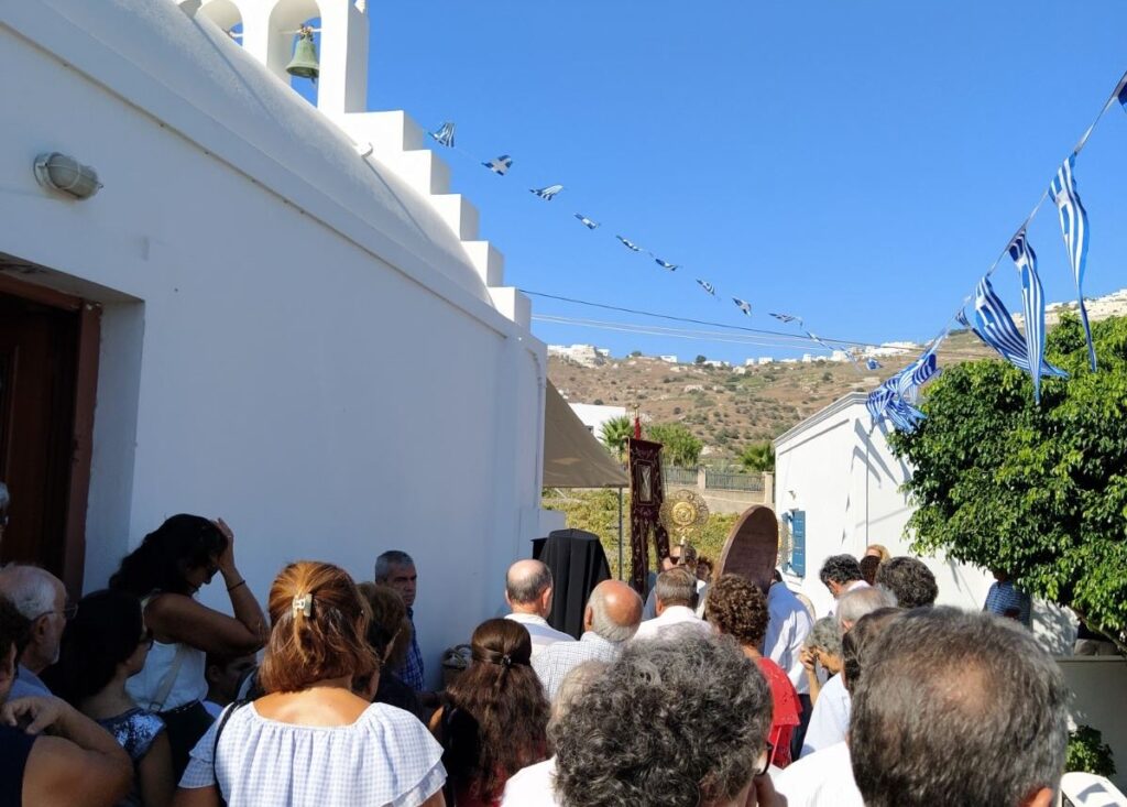 Σαντορίνη: Στο εκκλησάκι της Τιμίας Ζώνης Καμαρίου