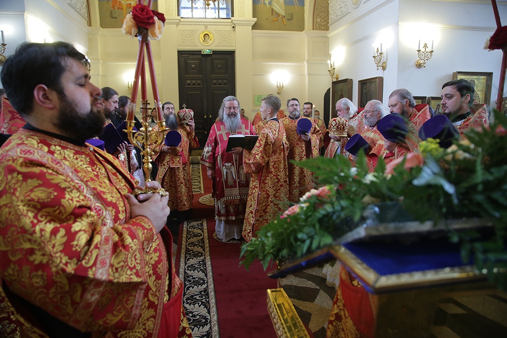 Митрополит Кирилл совершил Божественную литургию в храме-колокольне «Большой Златоуст»