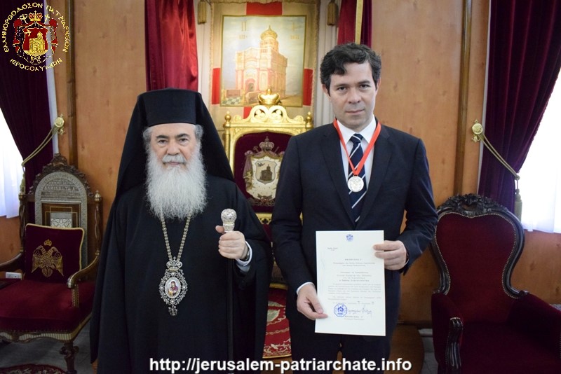 HIS BEATITUDE THE PATRIARCH OF JERUSALEM OFFERS THE MEDAL OF THE SACRED EDICULE TO THE CONSUL GENERAL OF GREECE IN JERUSALEM