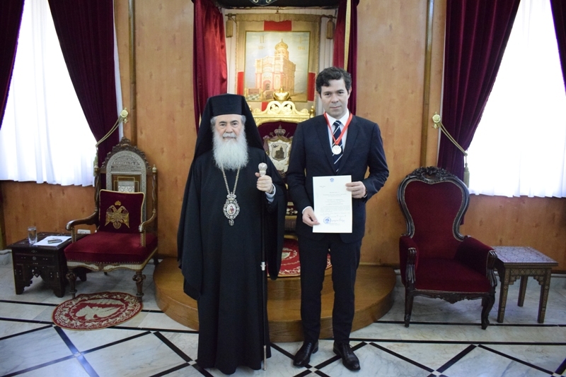 To Μετάλλιο του Ιερού Κουβουκλίου στον Γεν. Πρόξενο της Ελλάδος